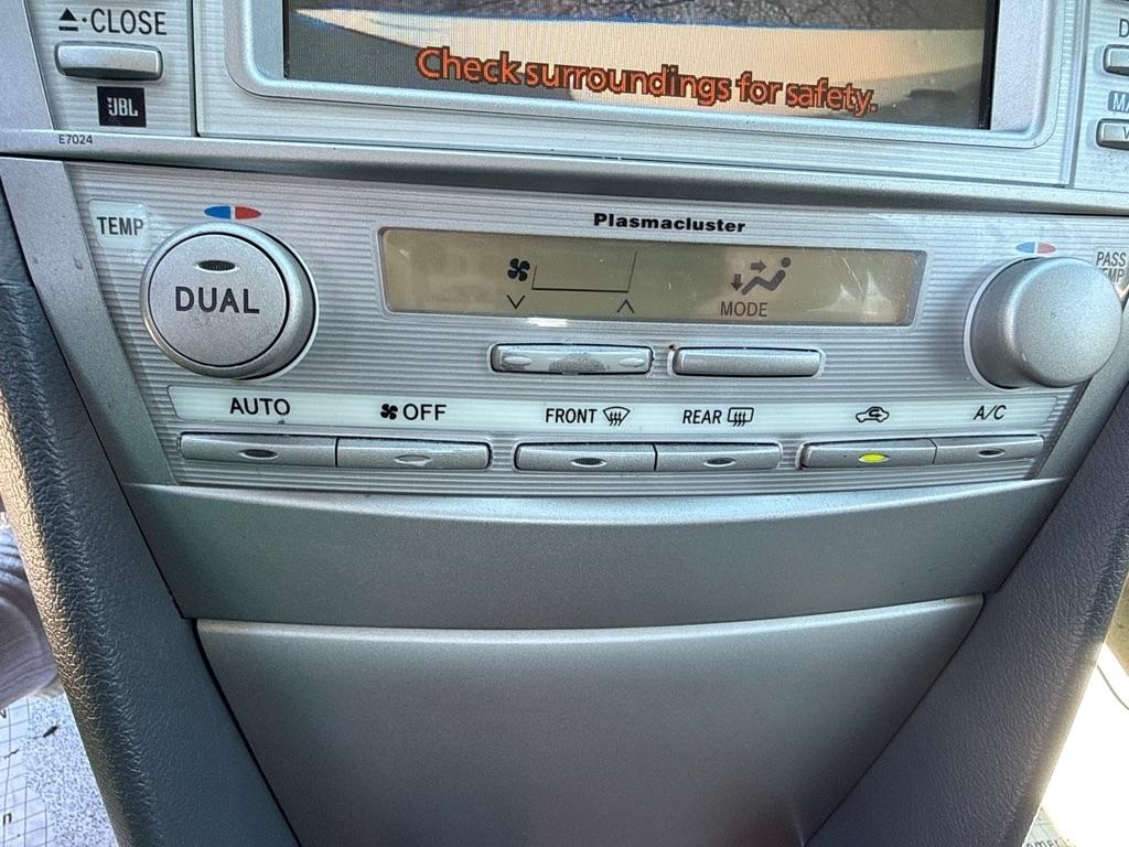 Toyota Camry XLE V6 6-Spd AT 2011