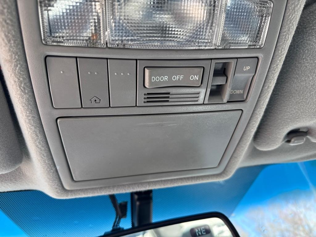 Toyota Camry XLE V6 6-Spd AT 2011