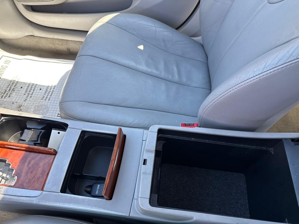 Toyota Camry XLE V6 6-Spd AT 2011