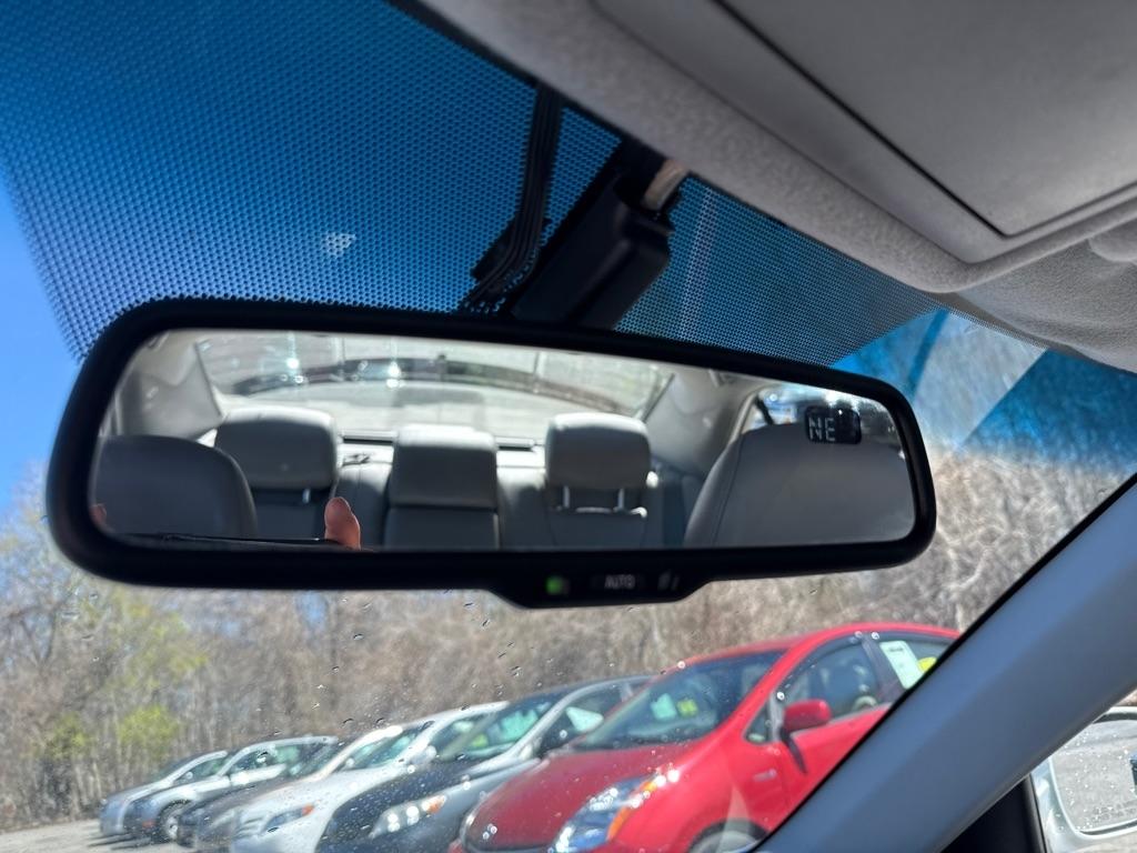 Toyota Camry XLE V6 6-Spd AT 2011