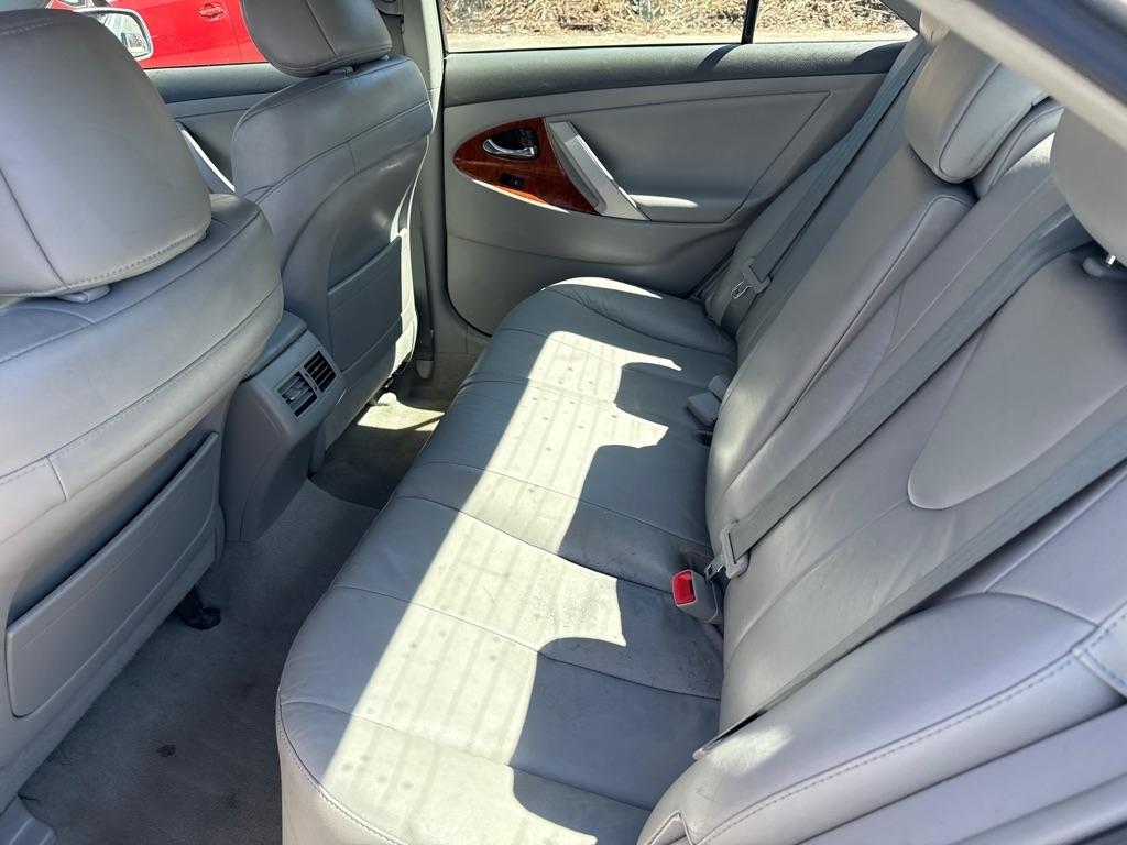 Toyota Camry XLE V6 6-Spd AT 2011