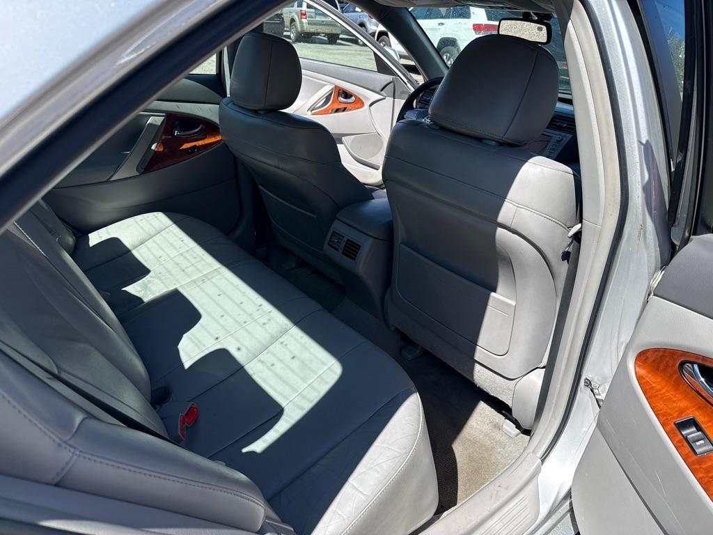 Toyota Camry XLE V6 6-Spd AT 2011