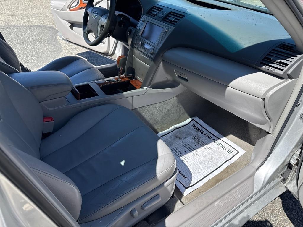 Toyota Camry XLE V6 6-Spd AT 2011