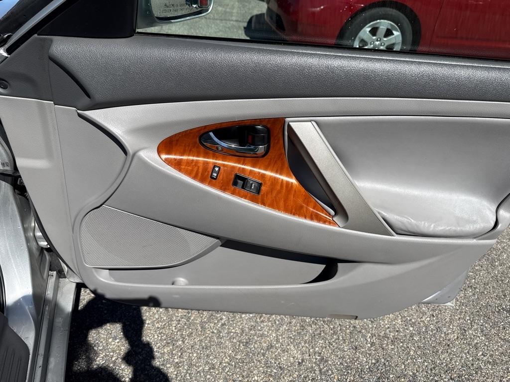 Toyota Camry XLE V6 6-Spd AT 2011