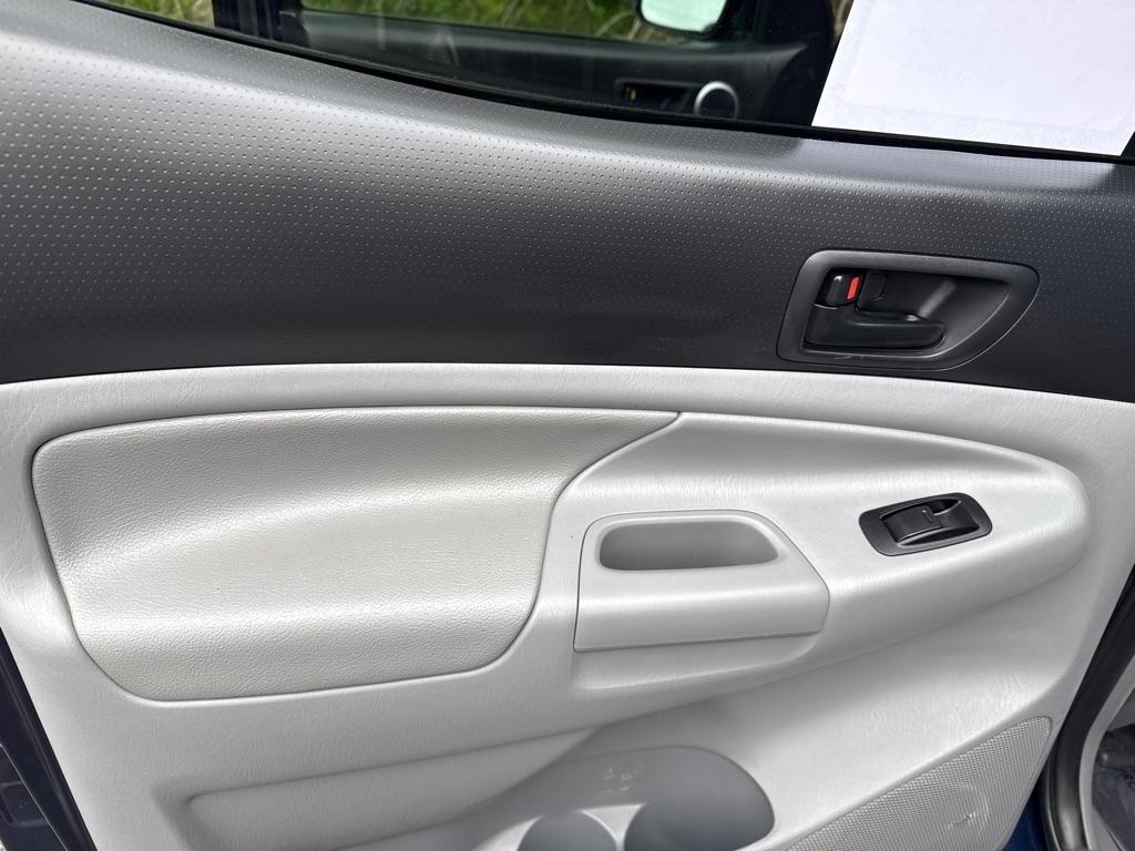 Toyota Tacoma SR5 Double Cab 4WD V6 2012
