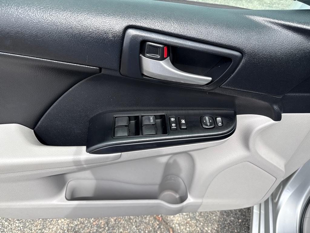 Toyota Camry LE Auto (Natl) 2014