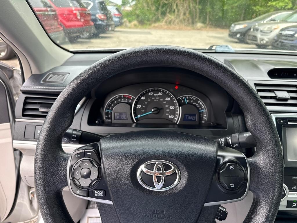 Toyota Camry LE Auto (Natl) 2014