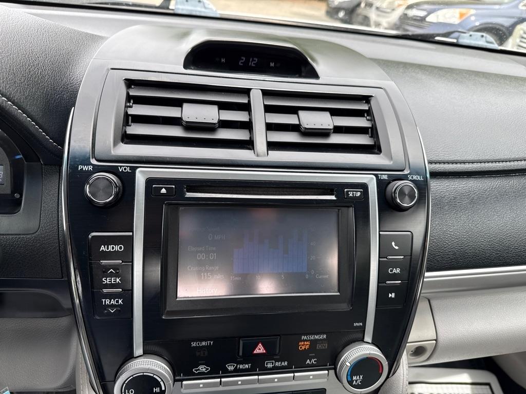 Toyota Camry LE Auto (Natl) 2014