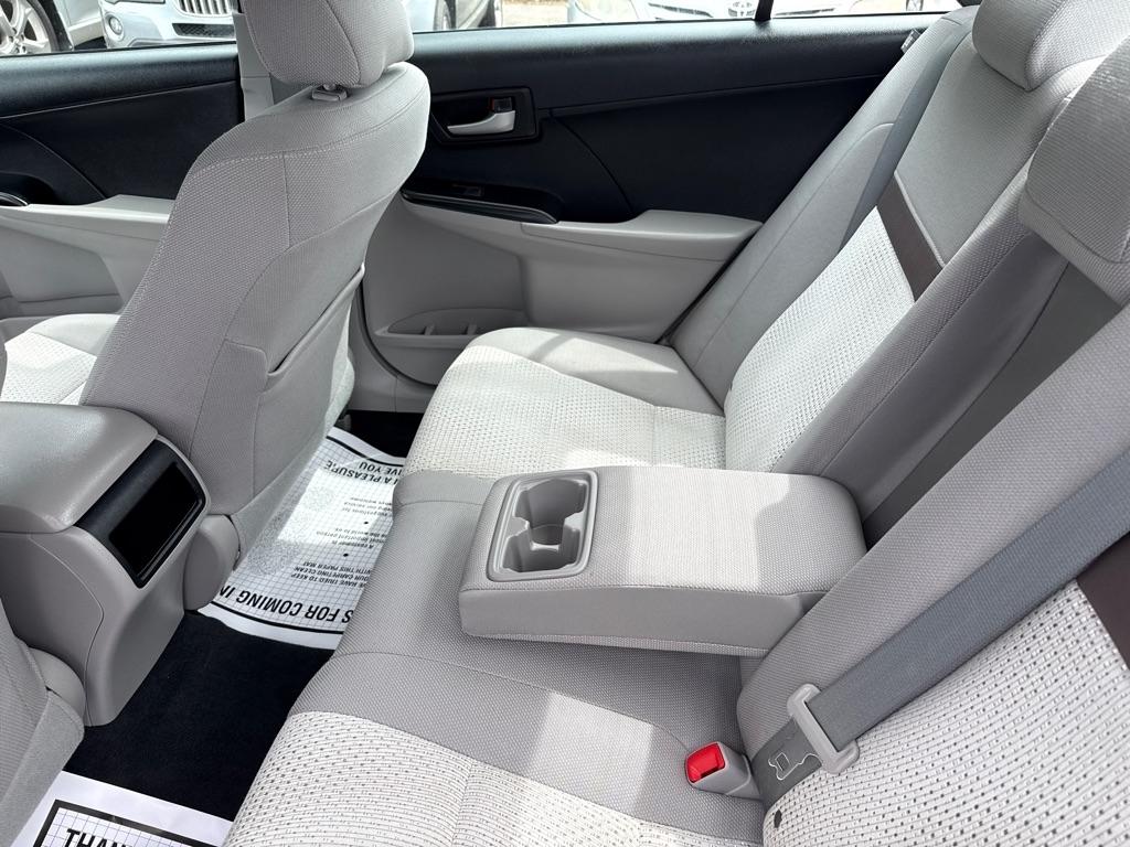 Toyota Camry LE Auto (Natl) 2014