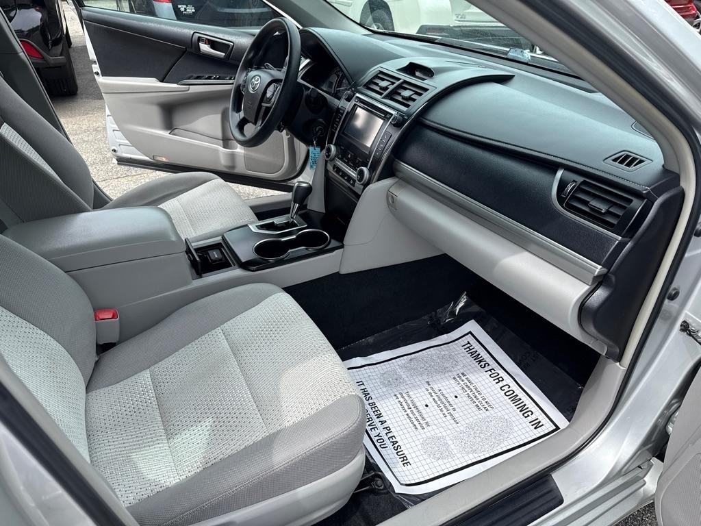 Toyota Camry LE Auto (Natl) 2014