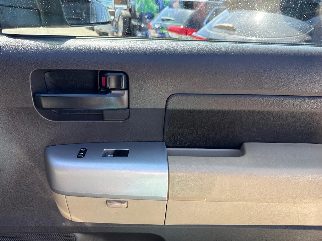 Toyota Tundra SR5 5.7L Double Cab 4WD 2009