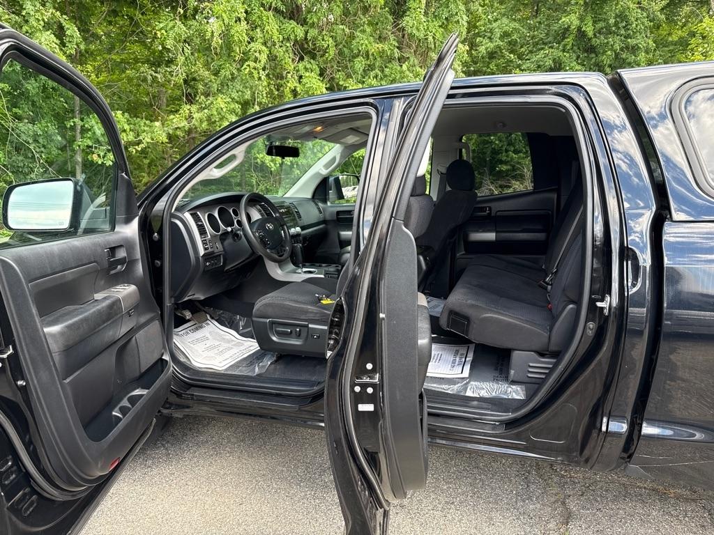 Toyota Tundra Tundra-Grade 5.7L Double Cab 4WD 2011