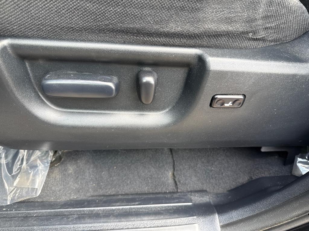 Toyota Tundra Tundra-Grade 5.7L Double Cab 4WD 2011
