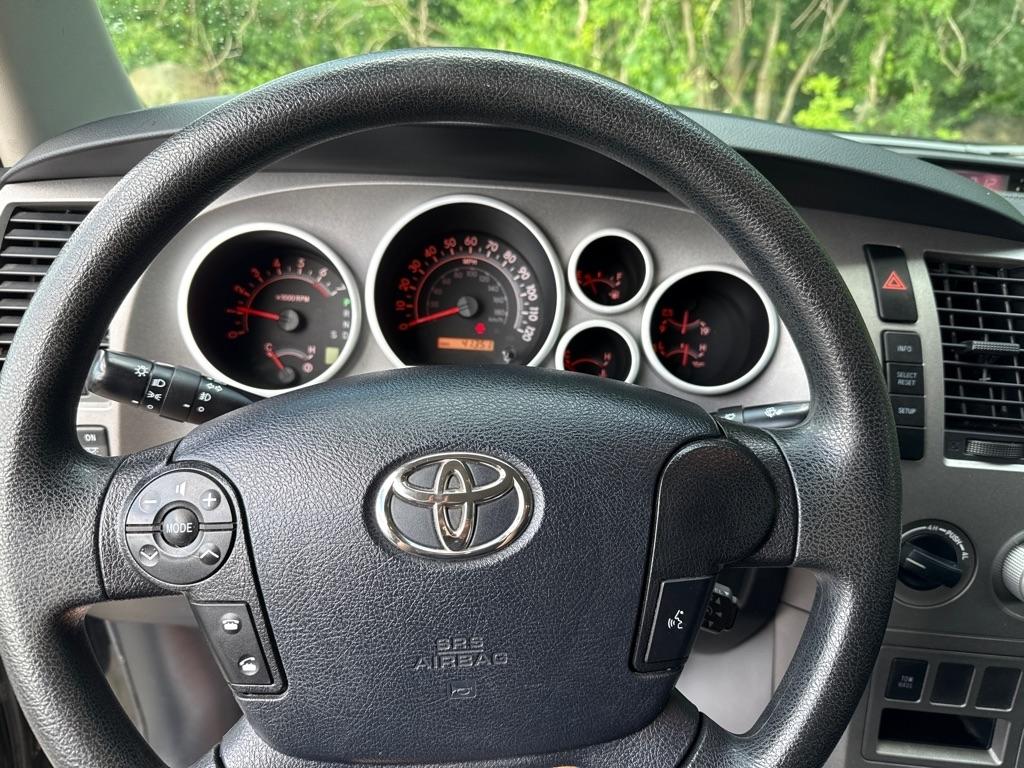 Toyota Tundra Tundra-Grade 5.7L Double Cab 4WD 2011