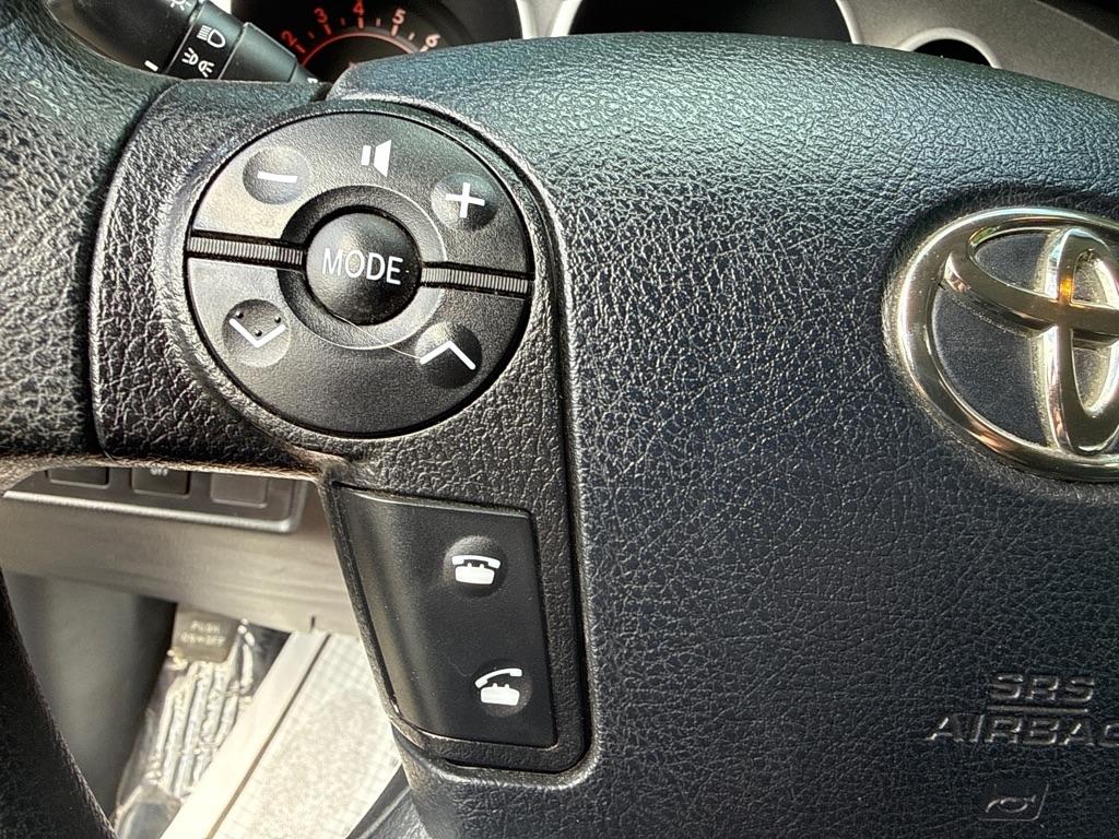 Toyota Tundra Tundra-Grade 5.7L Double Cab 4WD 2011