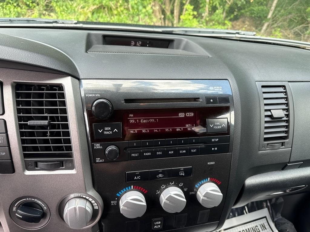 Toyota Tundra Tundra-Grade 5.7L Double Cab 4WD 2011
