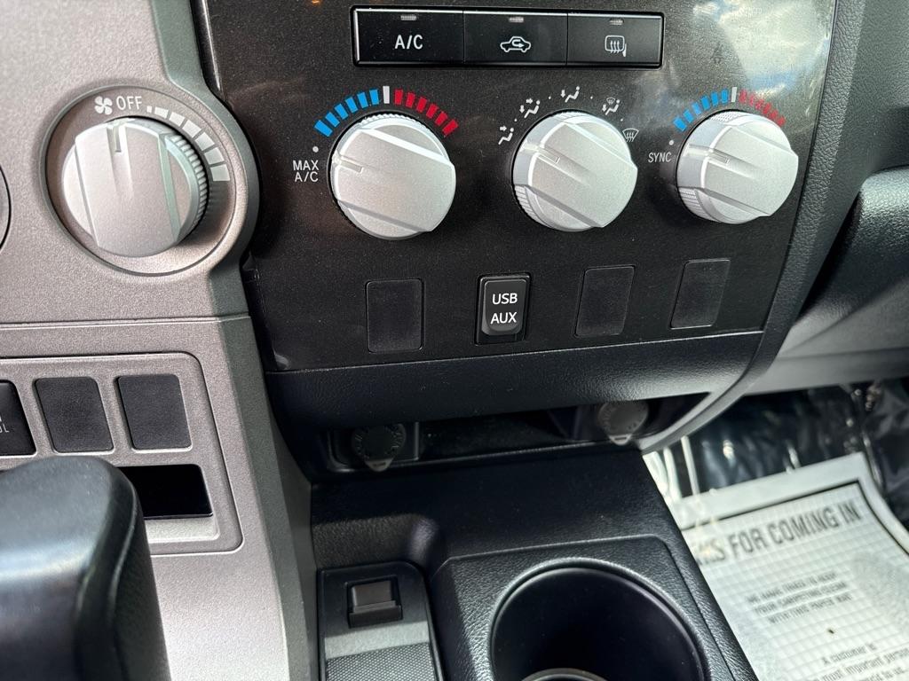 Toyota Tundra Tundra-Grade 5.7L Double Cab 4WD 2011