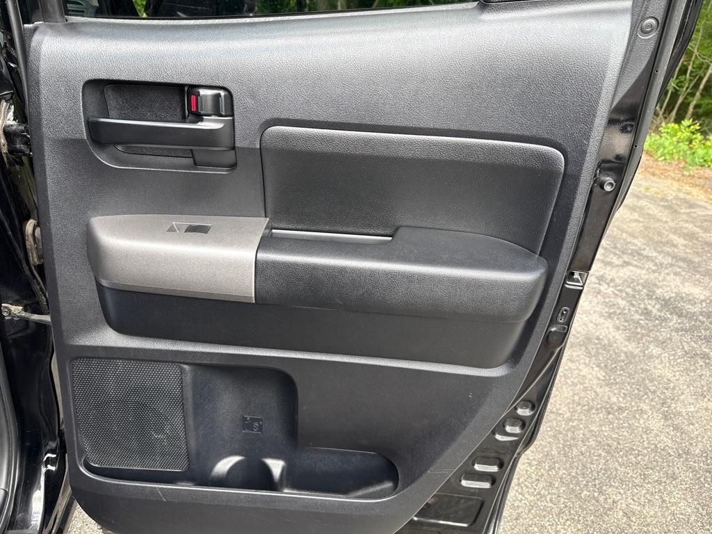 Toyota Tundra Tundra-Grade 5.7L Double Cab 4WD 2011