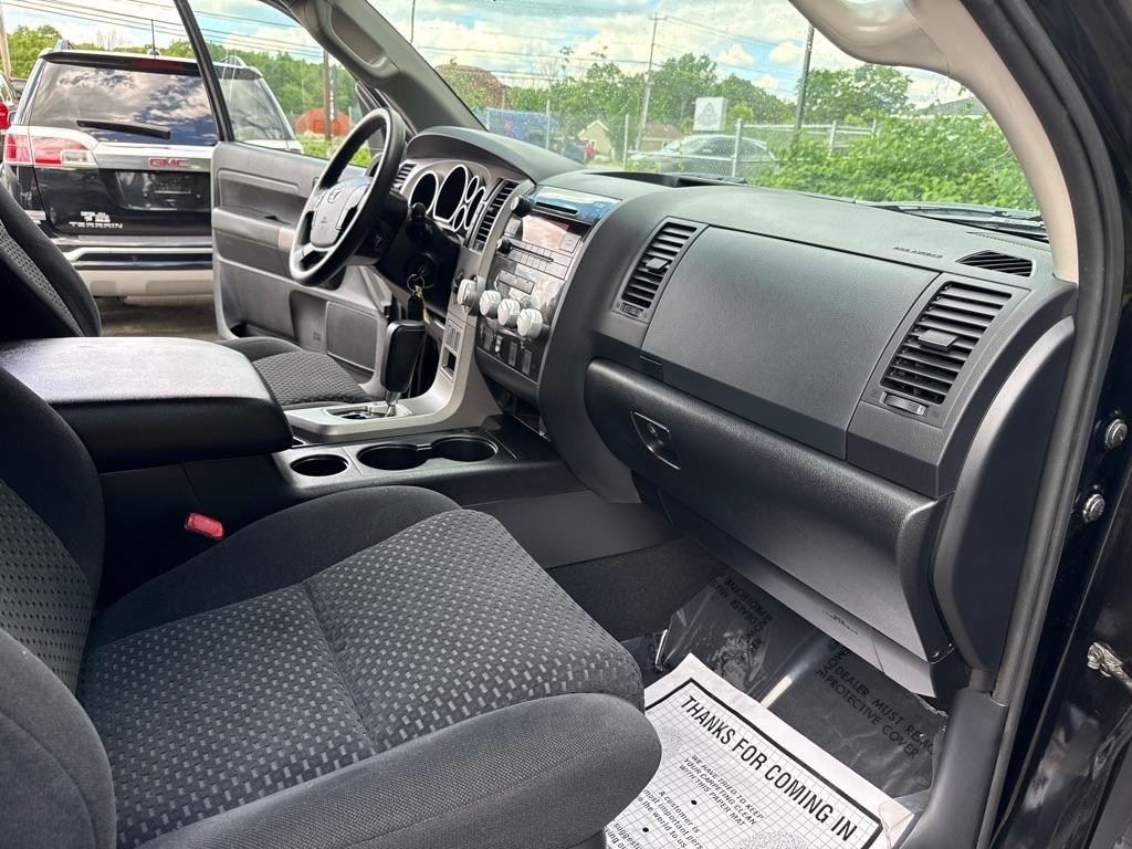 Toyota Tundra Tundra-Grade 5.7L Double Cab 4WD 2011
