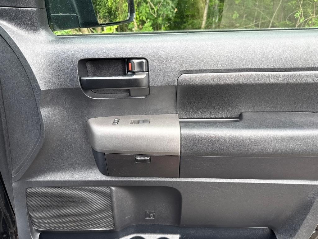 Toyota Tundra Tundra-Grade 5.7L Double Cab 4WD 2011