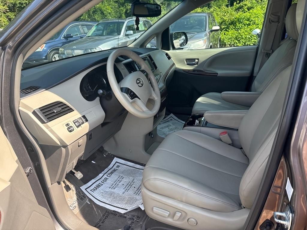 Toyota Sienna Limited AWD 7-Passenger V6 2014