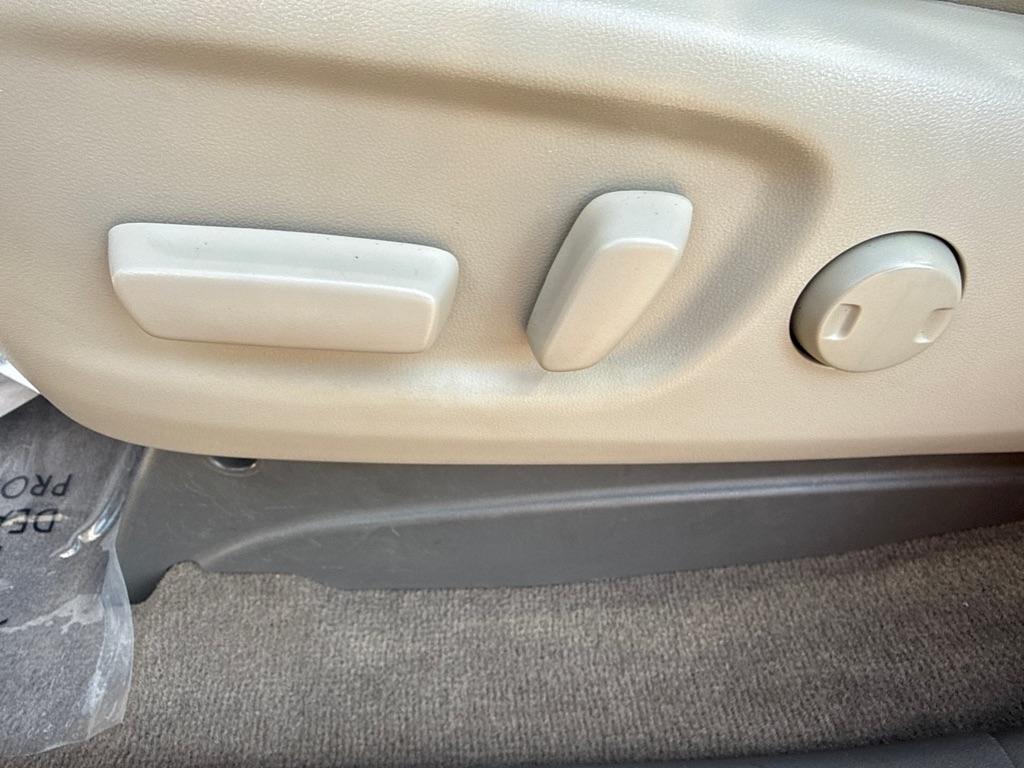 Toyota Sienna Limited AWD 7-Passenger V6 2014