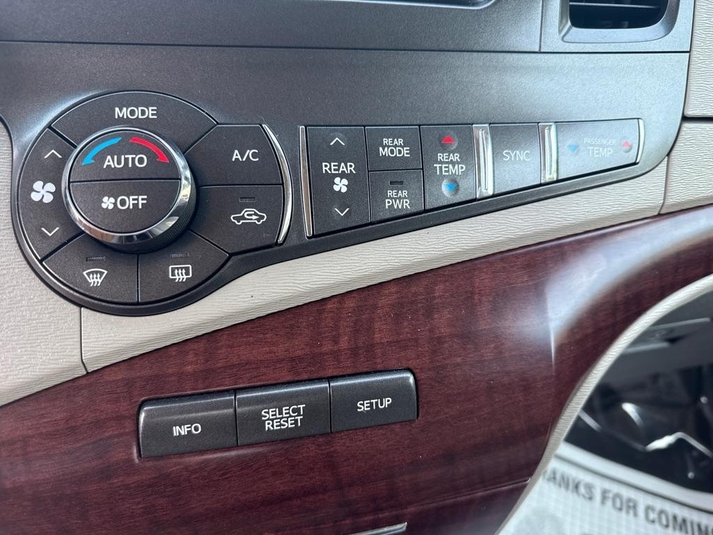 Toyota Sienna Limited AWD 7-Passenger V6 2014
