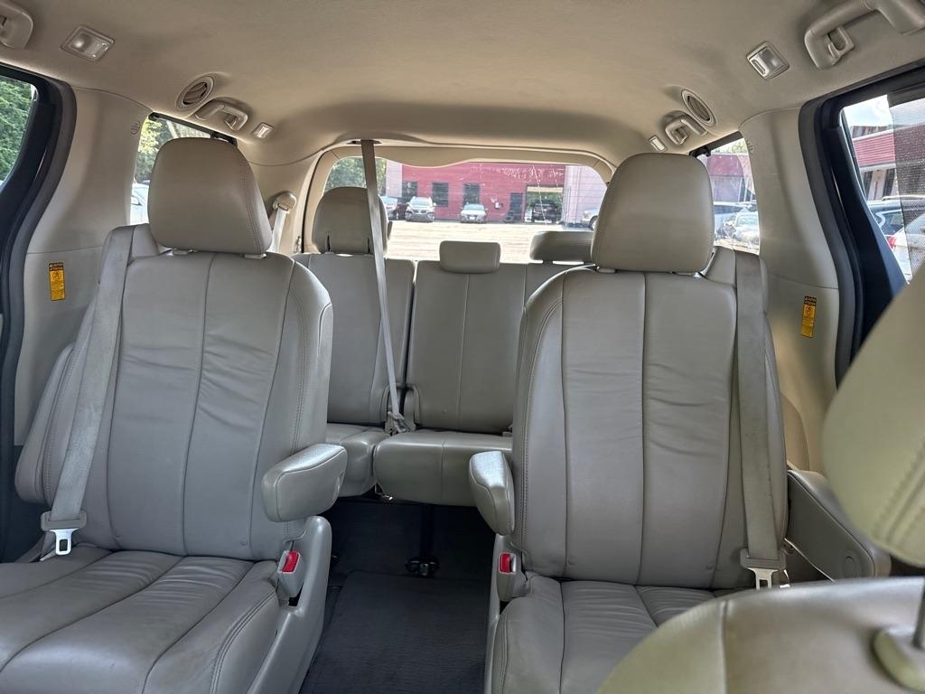 Toyota Sienna Limited AWD 7-Passenger V6 2014