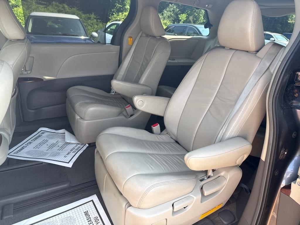 Toyota Sienna Limited AWD 7-Passenger V6 2014