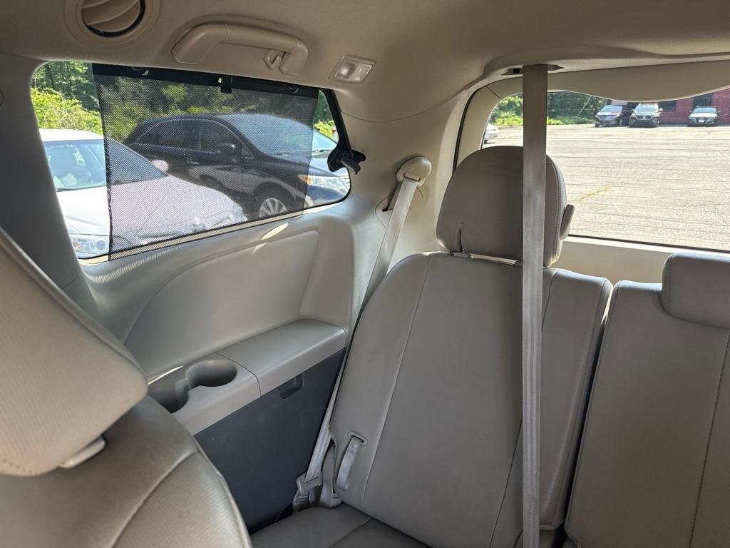 Toyota Sienna Limited AWD 7-Passenger V6 2014