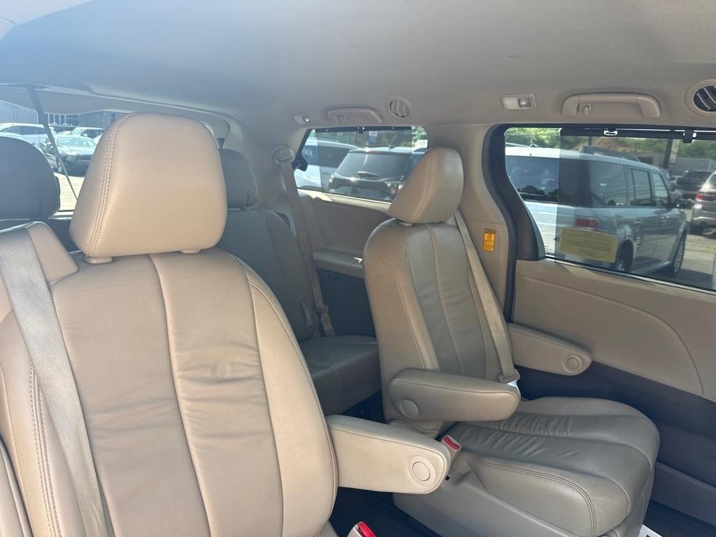 Toyota Sienna Limited AWD 7-Passenger V6 2014