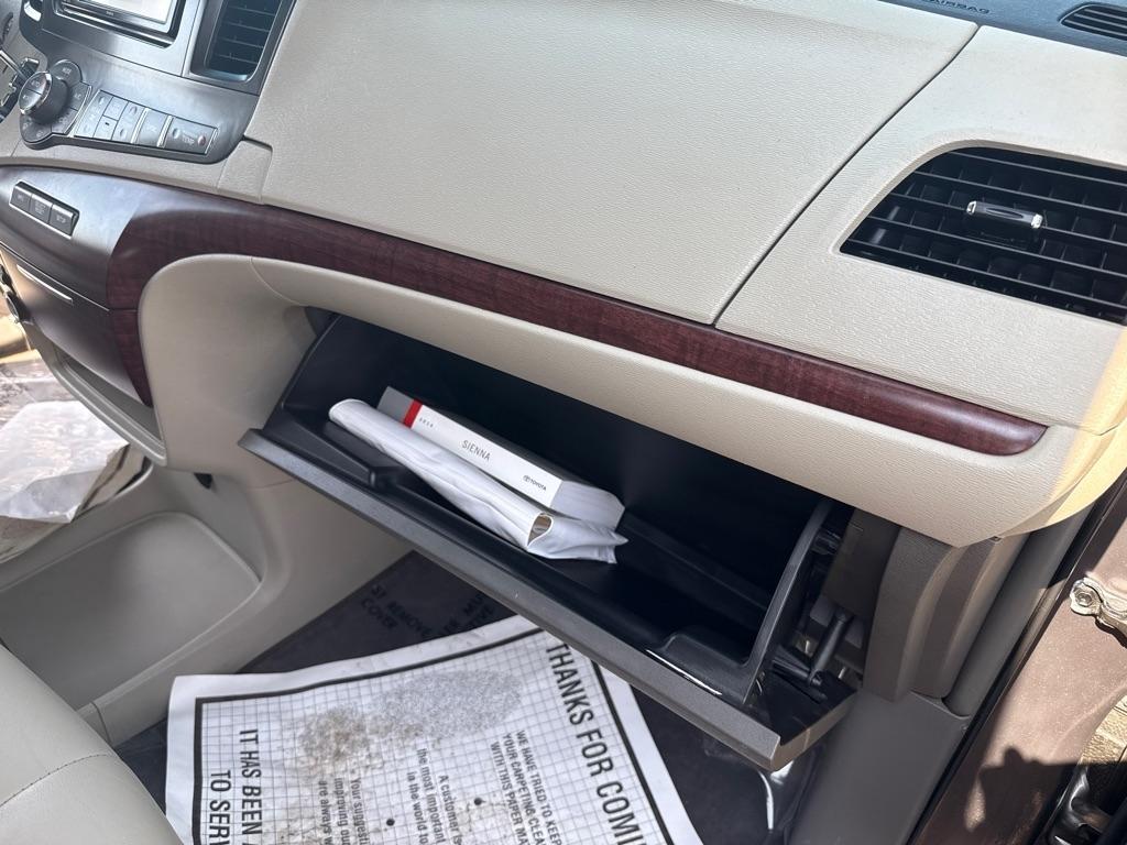 Toyota Sienna Limited AWD 7-Passenger V6 2014