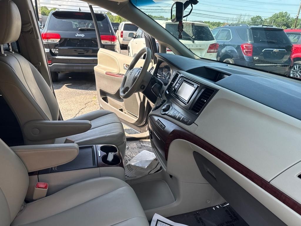 Toyota Sienna Limited AWD 7-Passenger V6 2014