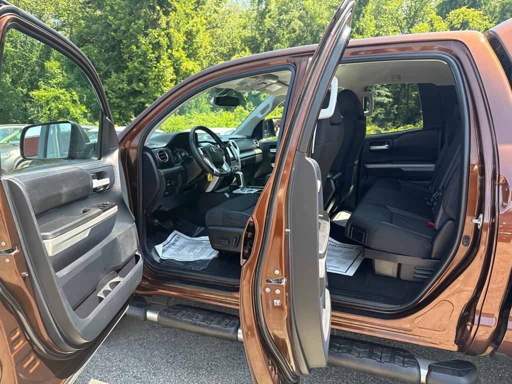 Toyota Tundra SR5 5.7L V8 Double Cab 4WD 2016