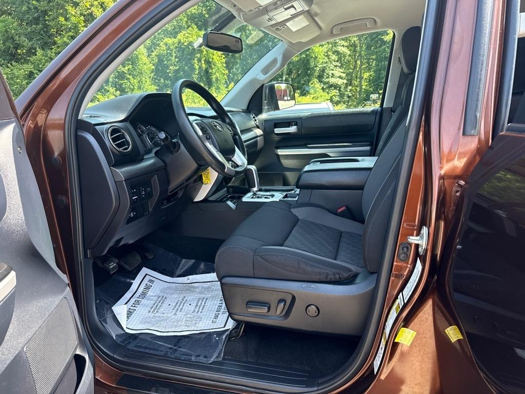 Toyota Tundra SR5 5.7L V8 Double Cab 4WD 2016