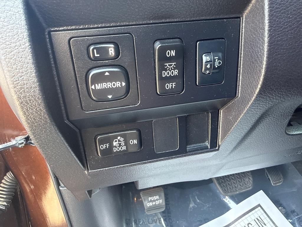 Toyota Tundra SR5 5.7L V8 Double Cab 4WD 2016