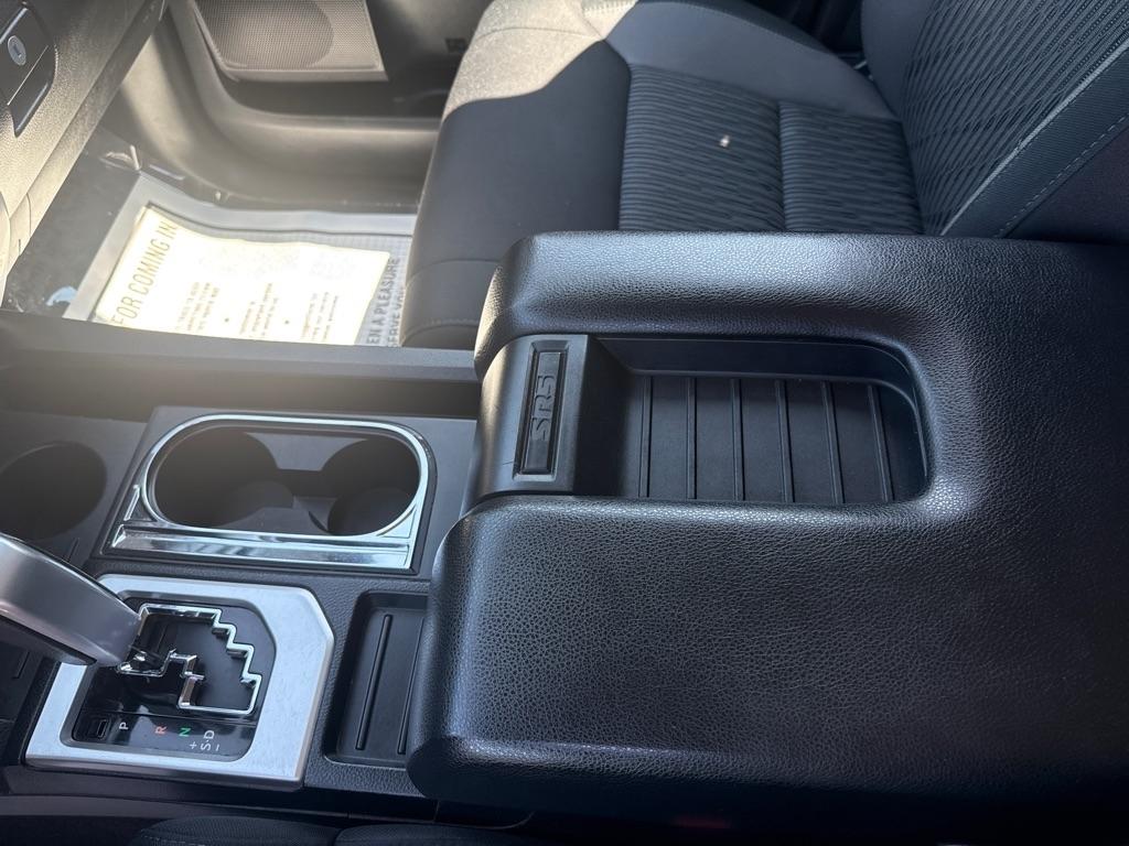 Toyota Tundra SR5 5.7L V8 Double Cab 4WD 2016