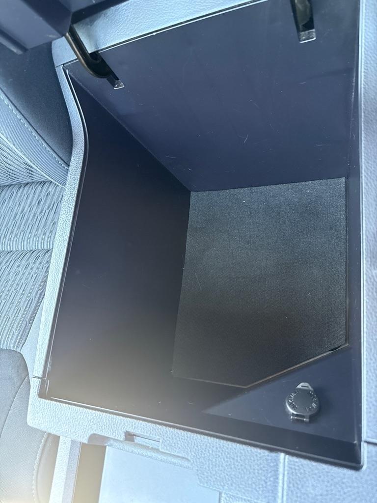Toyota Tundra SR5 5.7L V8 Double Cab 4WD 2016