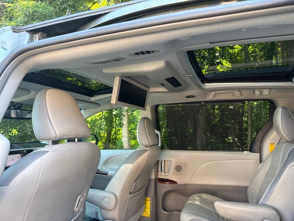 Toyota Sienna Limited Premium FWD 7-Passenger V6 2014