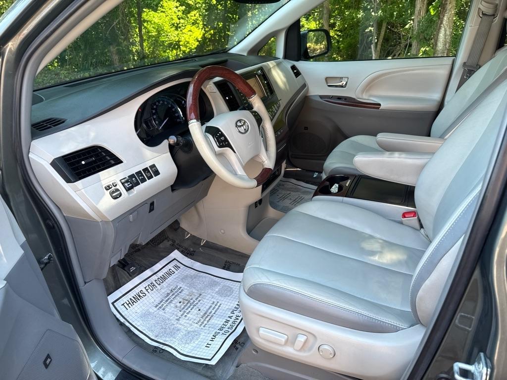 Toyota Sienna Limited Premium FWD 7-Passenger V6 2014