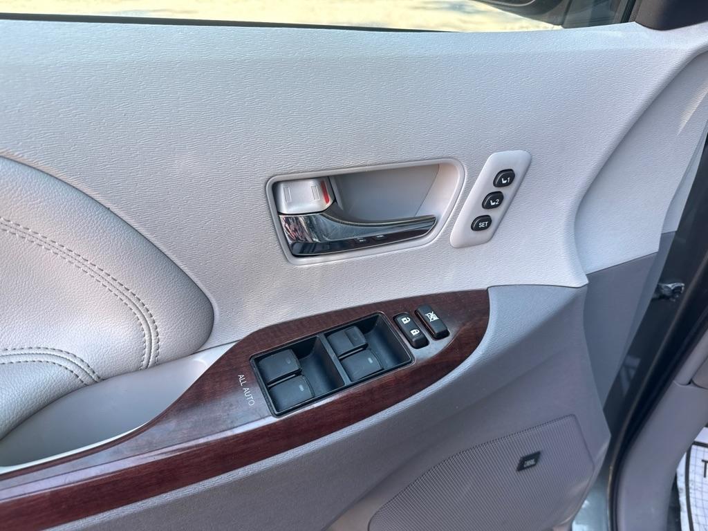 Toyota Sienna Limited Premium FWD 7-Passenger V6 2014