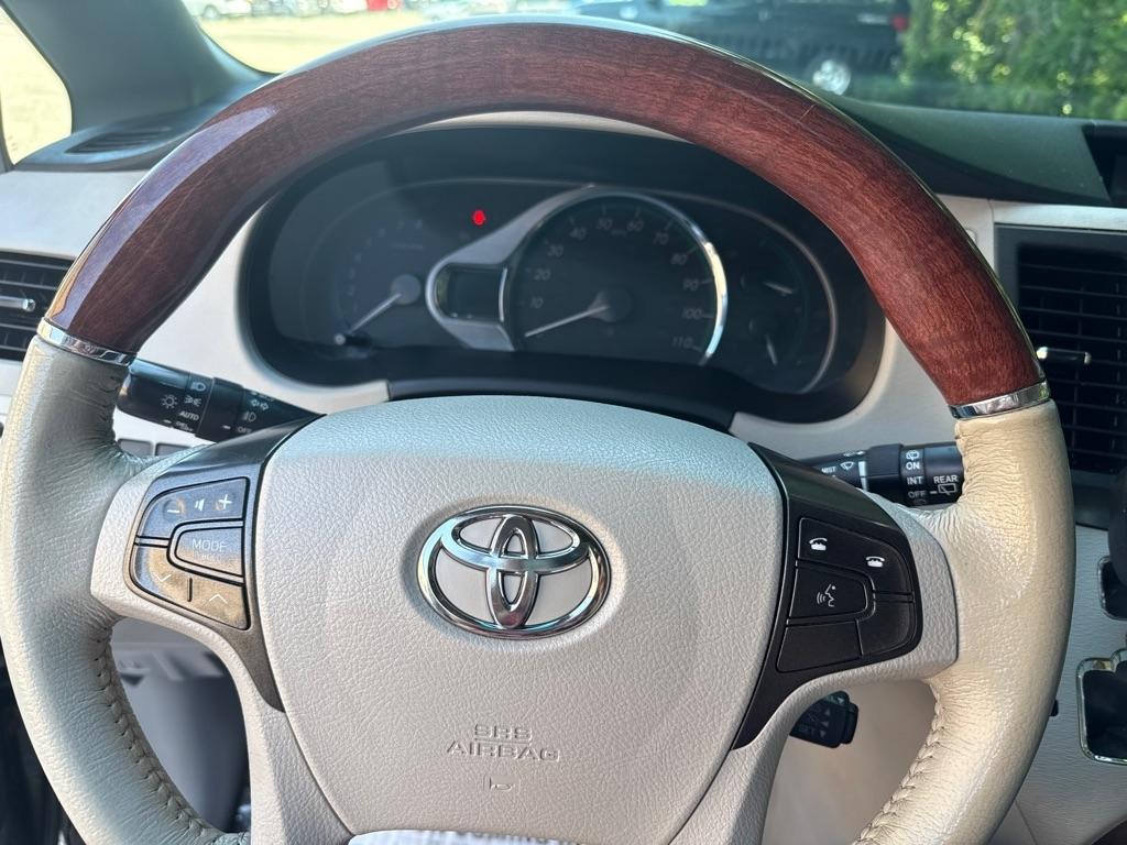 Toyota Sienna Limited Premium FWD 7-Passenger V6 2014