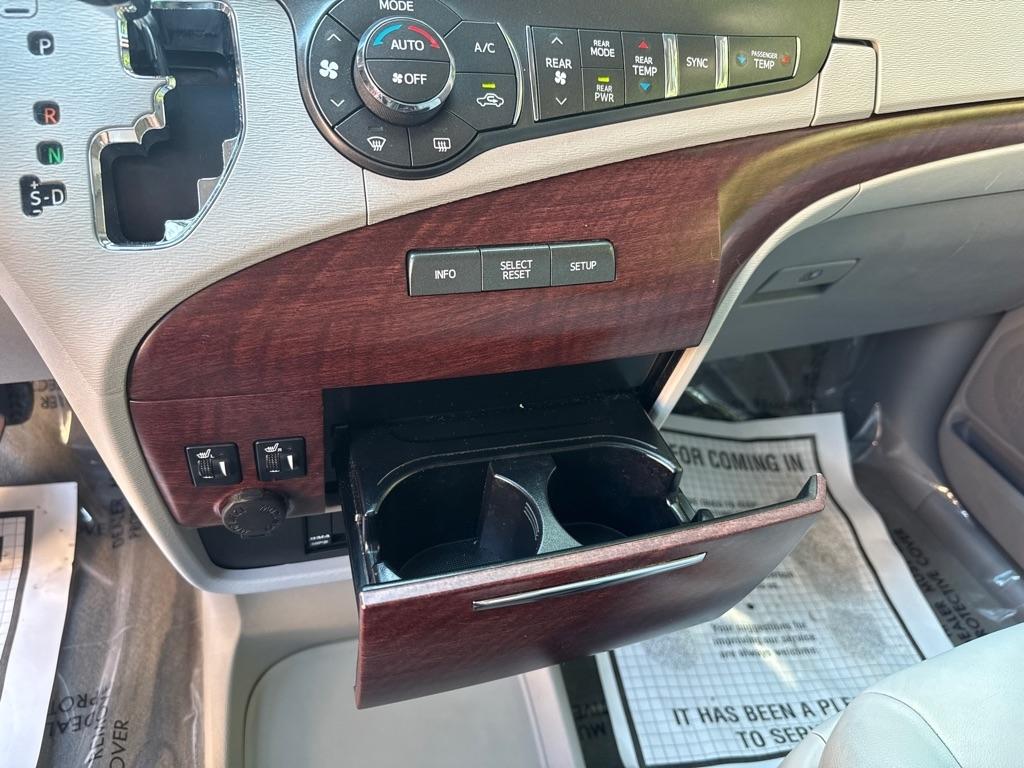 Toyota Sienna Limited Premium FWD 7-Passenger V6 2014