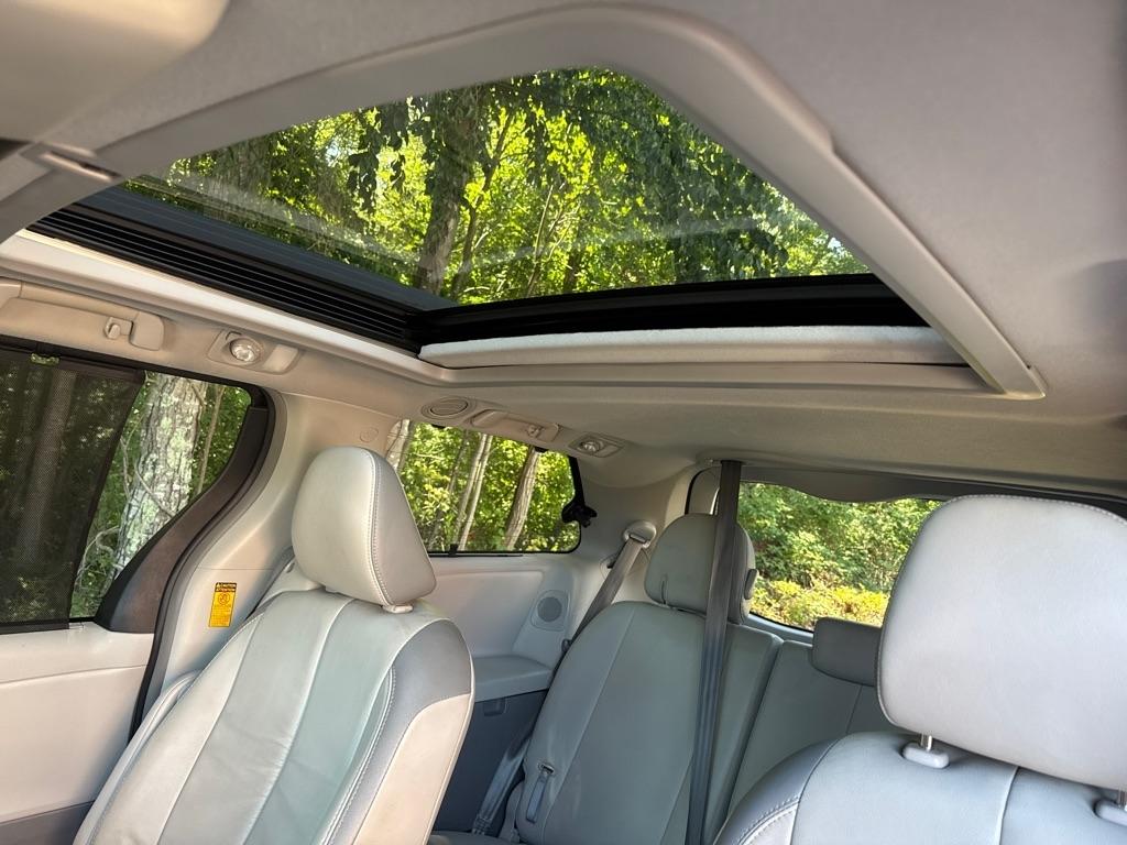 Toyota Sienna Limited Premium FWD 7-Passenger V6 2014