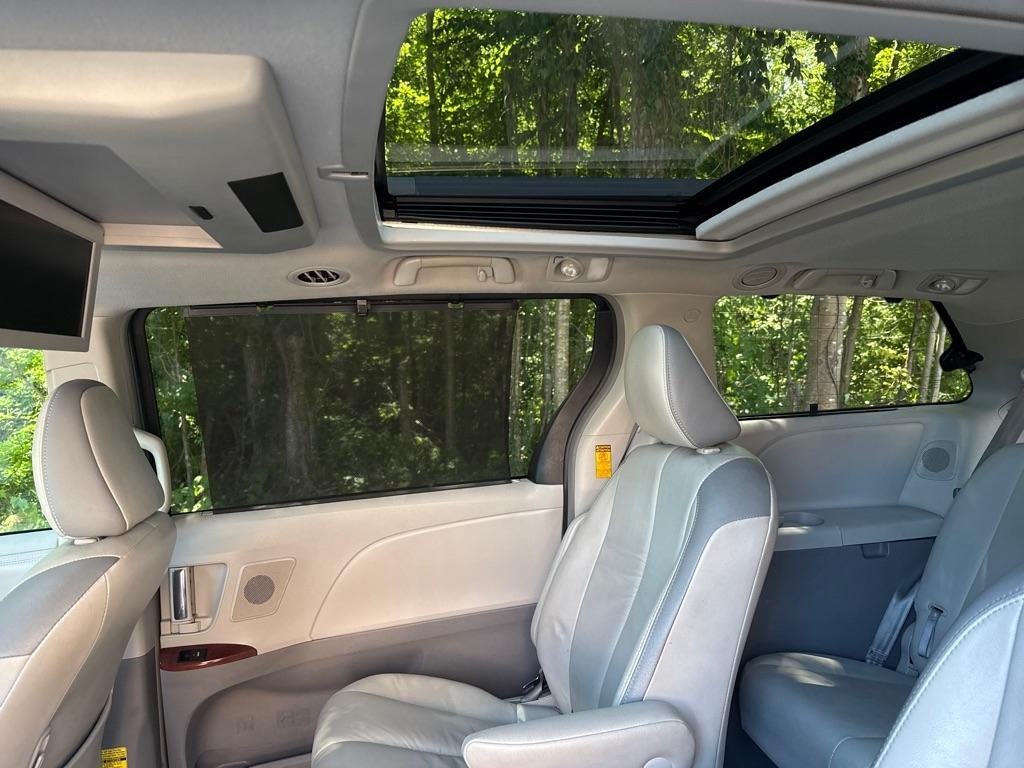 Toyota Sienna Limited Premium FWD 7-Passenger V6 2014