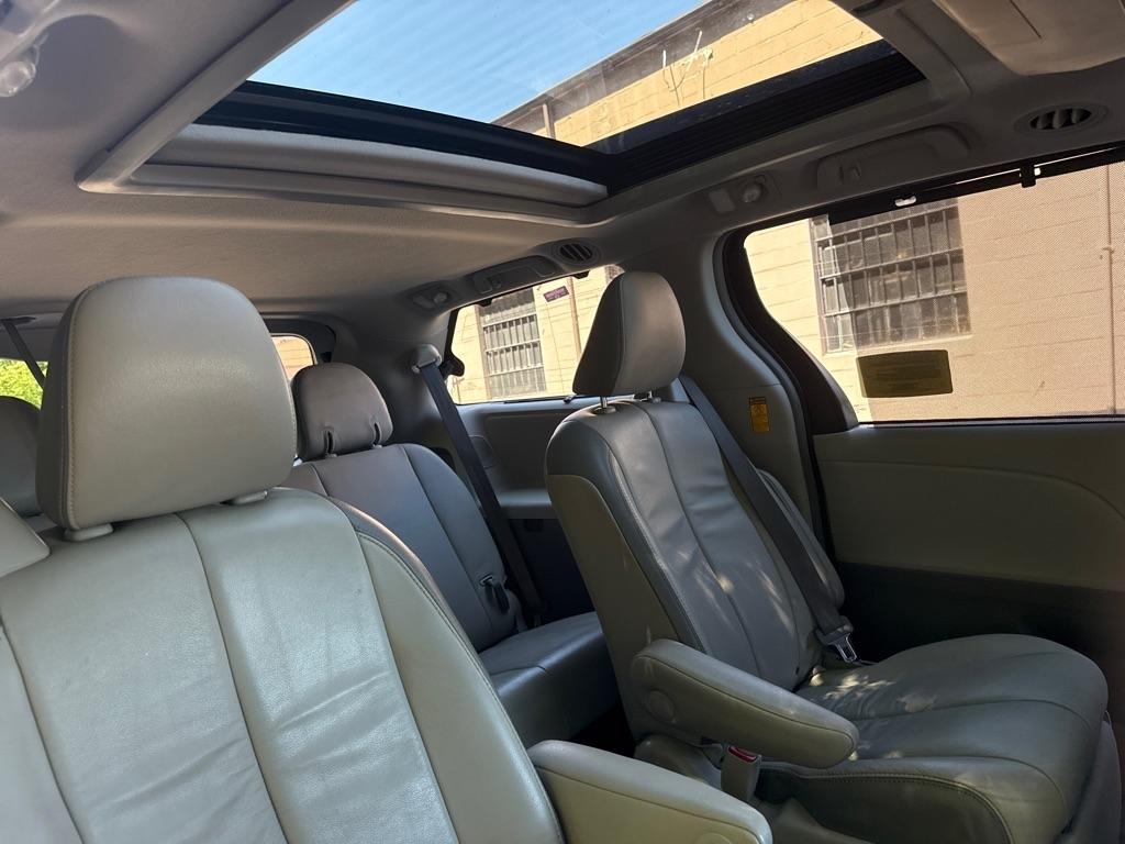 Toyota Sienna Limited Premium FWD 7-Passenger V6 2014
