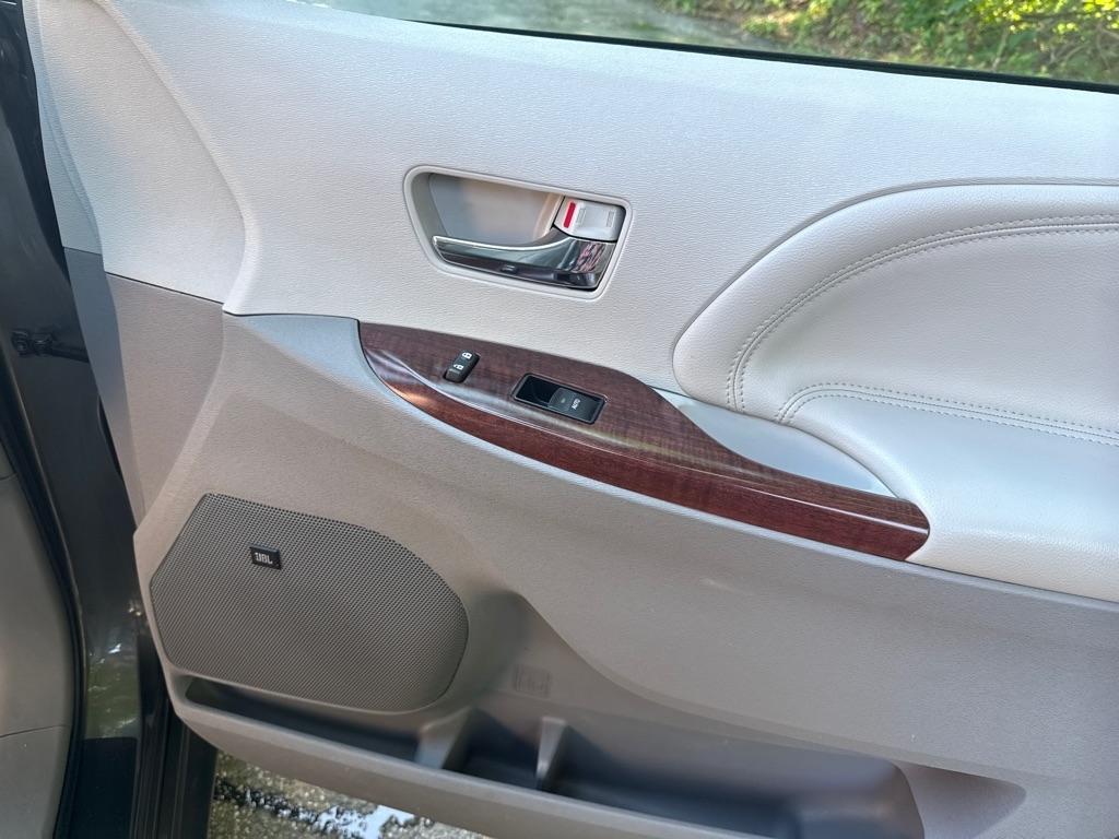 Toyota Sienna Limited Premium FWD 7-Passenger V6 2014