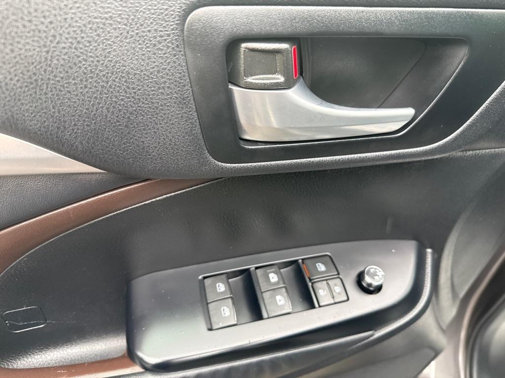 Toyota Highlander XLE AWD V6 2015