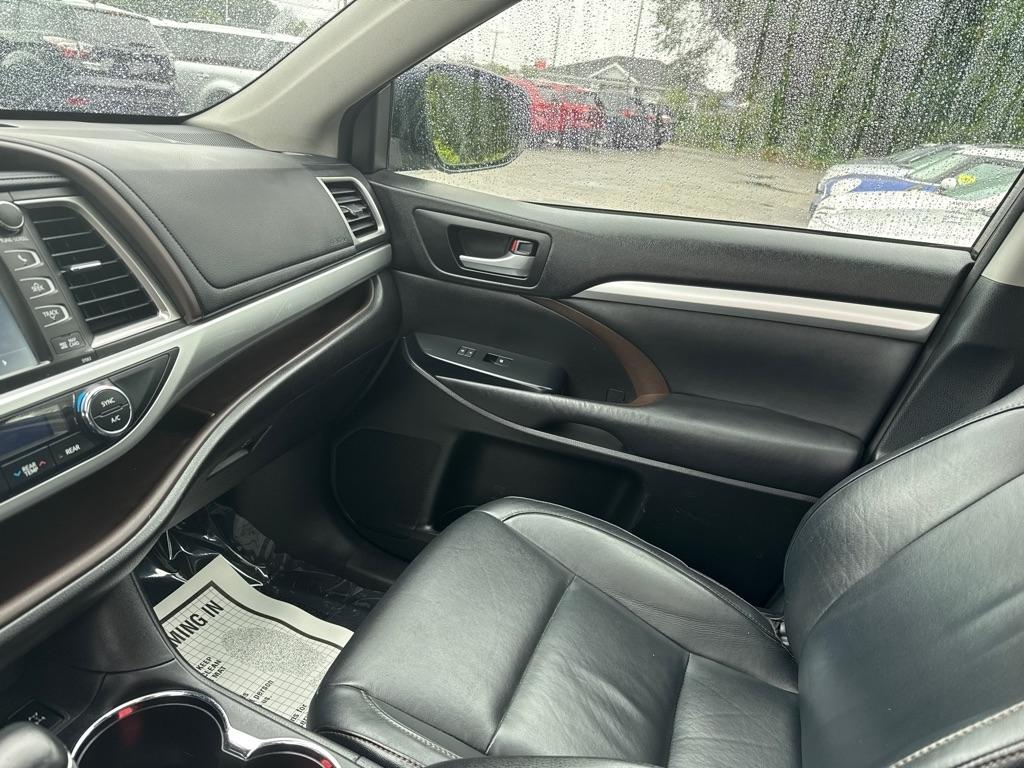 Toyota Highlander XLE AWD V6 2015