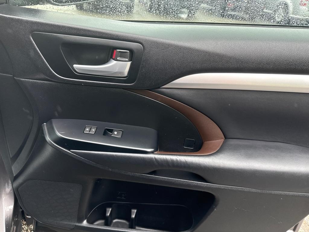 Toyota Highlander XLE AWD V6 2015